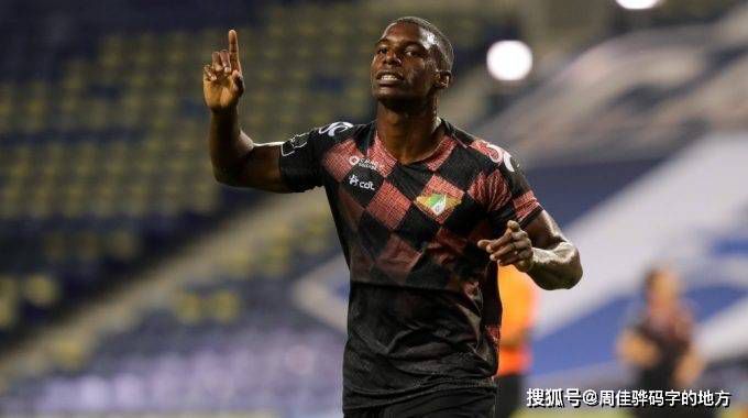 这时帕维尔发怒了，并把自己的故事讲给他听:七年前他认识了现在的妻子。